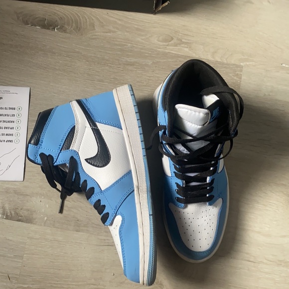 2021
Air Jordan 1 Retro High OG 'University Blue' size 8.5 - Picture 4 of 4